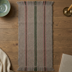 Bajada de cama gris verde y rosa 145x69 cm.